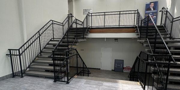 Custom Steel Staircase Design Trends in Toronto’s Metal Fabrication Industry